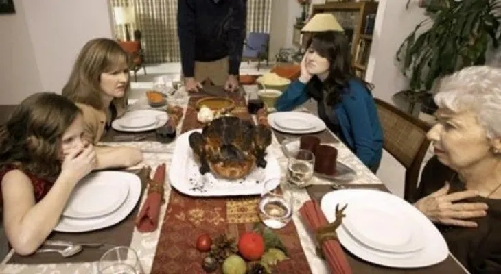 Evita temas harán pelear a todos en cena de Navidad 