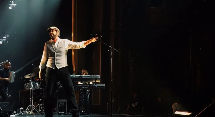  Juan Luis Guerra recibe un apoteósico recibimiento en el Alto Manhattan 