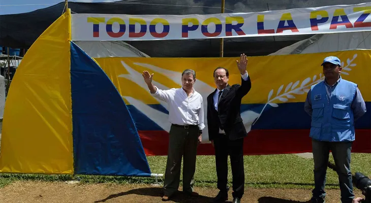 Francia dona 20 bibliotecas móviles para la paz en Colombia