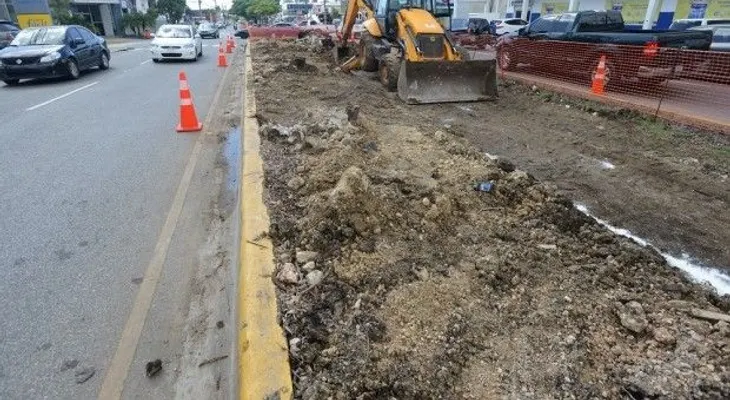 Obras Públicas interviene isleta central de la Núñez de Cáceres