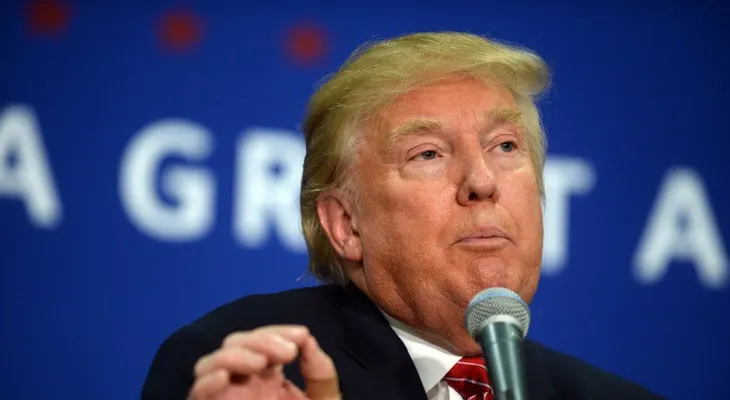 Trump dice que no es masoquista y si se derrumbara retiraría sus aspiraciones 