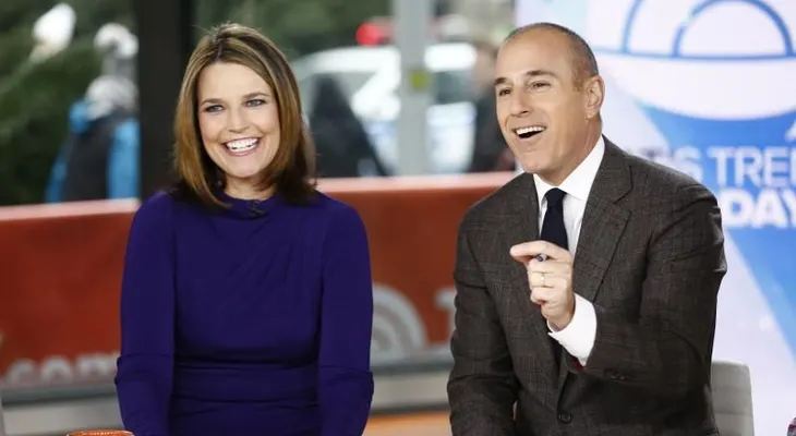  Savannah Guthrie con voz entrecortada anuncia despido de Matt Lauer, tras acusación por acoso
