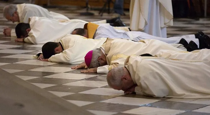 Un obispo exige a sacerdotes y catequistas el certificado antipederastia