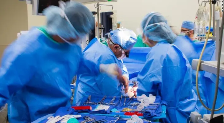 Los hospitales están ofreciendo primas y alojamiento gratuito para reclutar enfermeras en EE.UU 