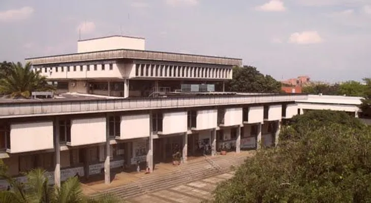 Estudiante arrestada por grabar video porno en una biblioteca