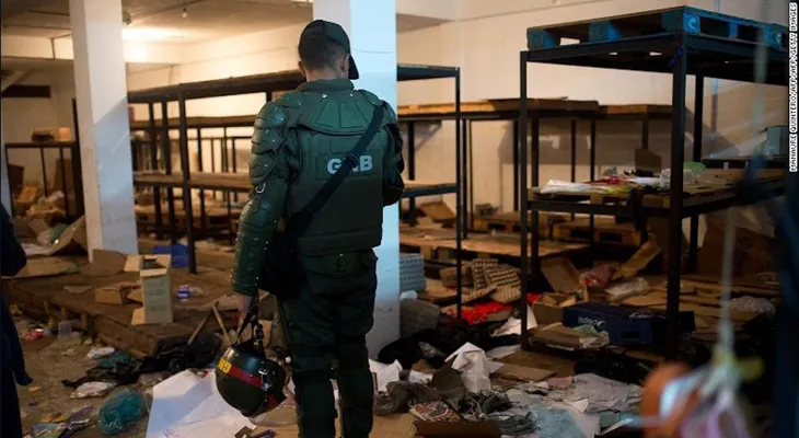 Venezolanos en Estados Unidos tratan desesperadamente de ayudar a sus familias en el país