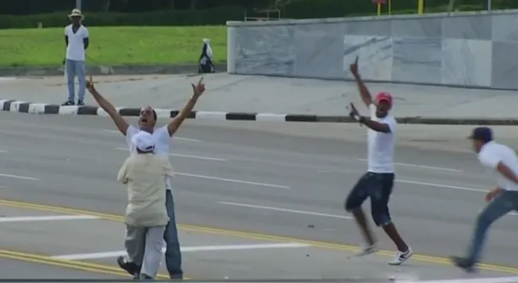Policía cubana detiene a tres disidentes tras acercarse al Papa Francisco 