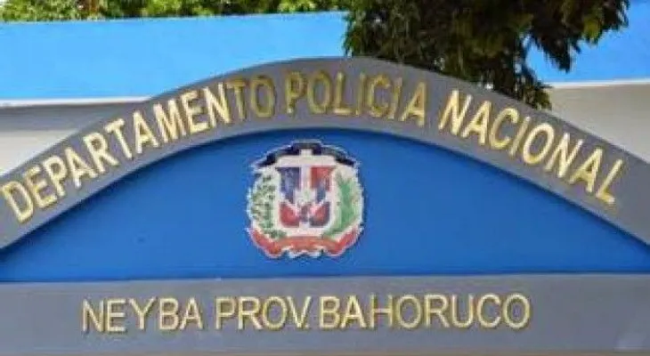 Policía de Neiba evita multitud linche dos atracadores, uno de ellos mujer