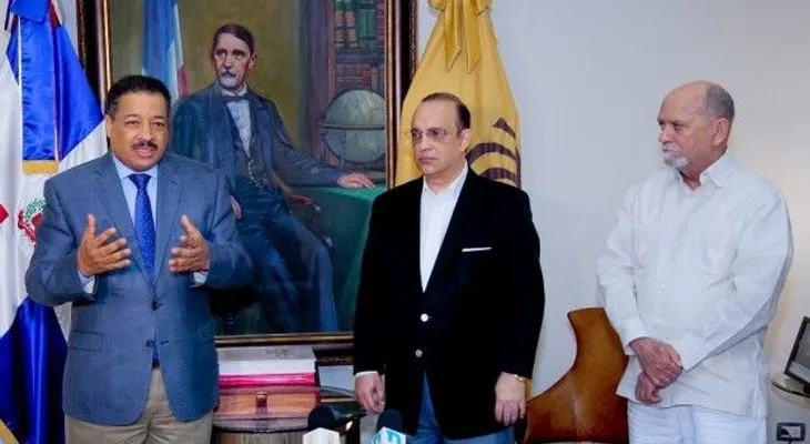 Quique Antún visita la JCE; recibe explicación avances del Padrón o Lista de Electores