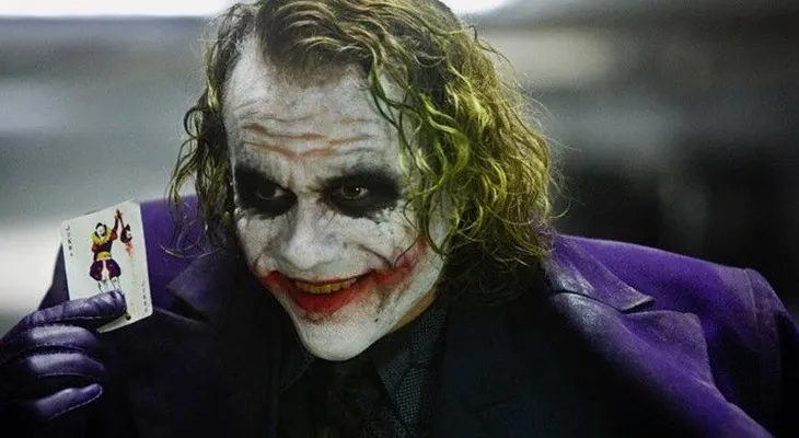 Una jueza se pone maquillaje "estilo Joker" y enciende Twitte