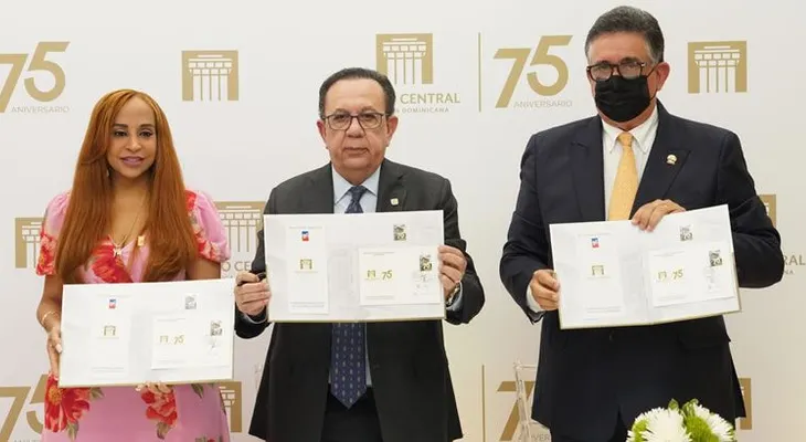 Banco Central de la República Dominicana abre exposición y presenta sello por su 75 aniversario