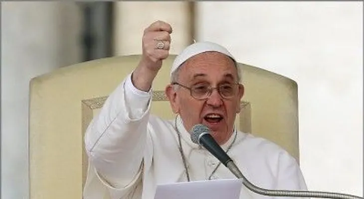 "El dinero debe servir y no gobernar", expone el papa Francisco
