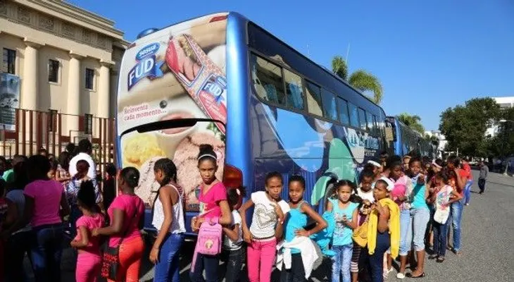Despacho Primera Dama presenta a niños obra teatral; entrega juguetes por Día de Reyes