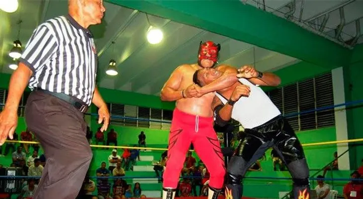 Eclipse tras campeonato Mundial en combate estelar lucha libre