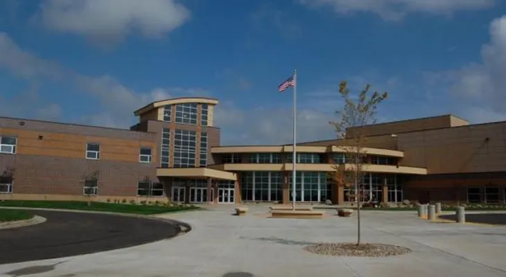 Estudiante le dispara al director de su escuela en Dakota del Sur