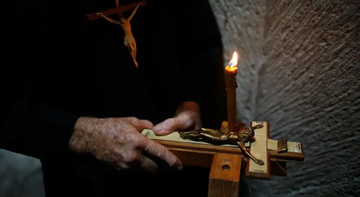 Un cura católico compara a los clérigos pederastas con mujeres adúlteras