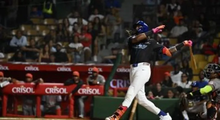 Licey se apoya en jonrones de Florial y Alcántara para vencer 7-4 a los Toros
