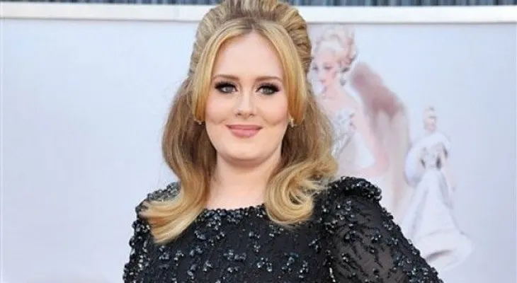 Adele vende 2,3 millones de copias de su nuevo álbum "25"