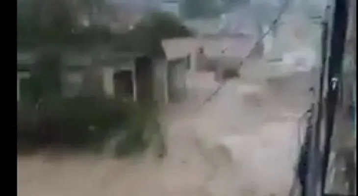 Así se desbordaron varios ríos en Puerto Rico por el huracán María 
