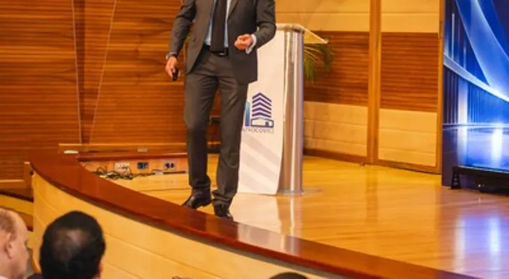 Aprocovici auspicia conferencia sobre resiliencia sísmica con experto chileno