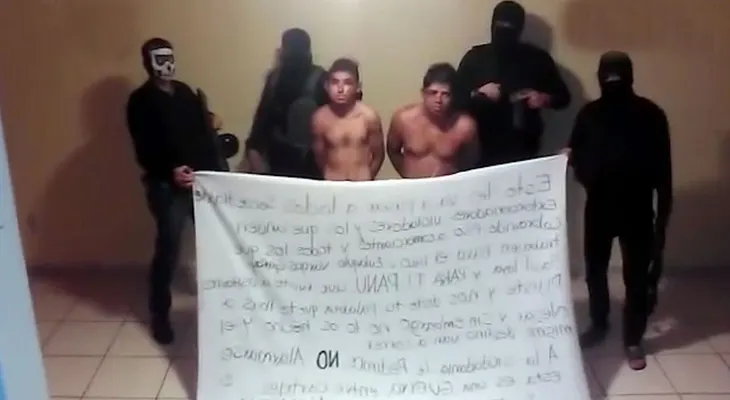 Después de "El Chapo": apareció un nuevo cártel que sube a YouTube entrevistas con sus secuestrados y luego los asesina