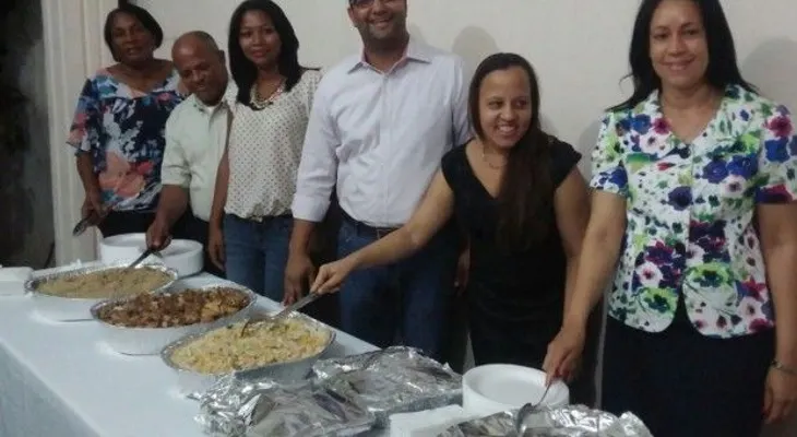 Fundación Temístocles Metz realiza tradicional cena navideña en Pueblo Nuevo