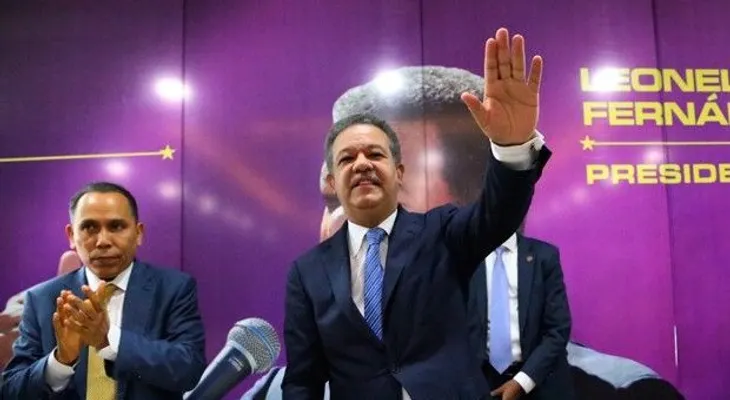 Leonel Fernández se opone a una modificación constitucional 
