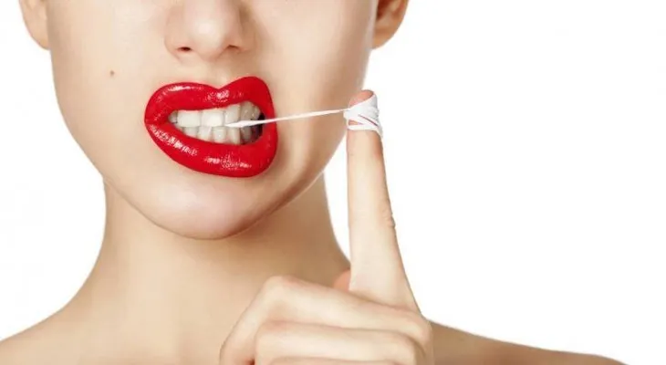 ¡ADVERTENCIA! Estos son los riesgos de masticar chicle