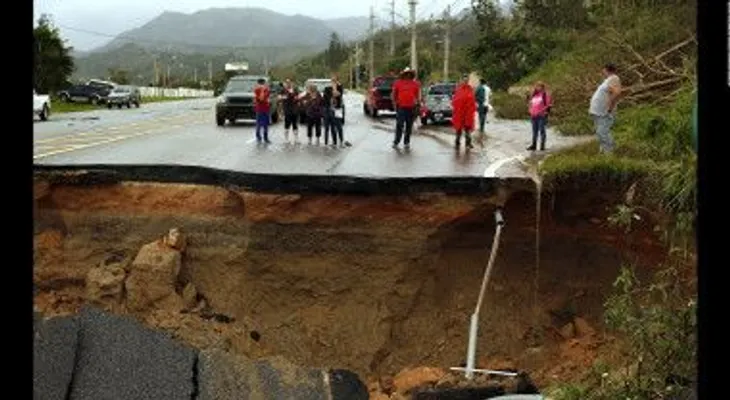 El 95,6% torres de celular fuera de servicio en PR  tras el huracán María