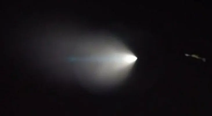 Prueba de misil naval deja rastro de luz sobre California