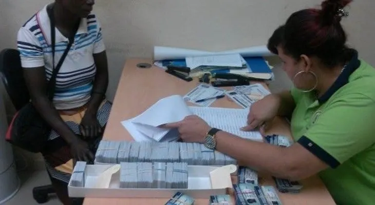 Interior y Policía pide a los haitianos pasar a buscar más de 100 mil carnés listos