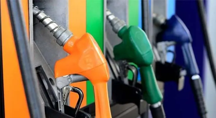 Industria y Comercio anuncia rebaja en precios combustibles