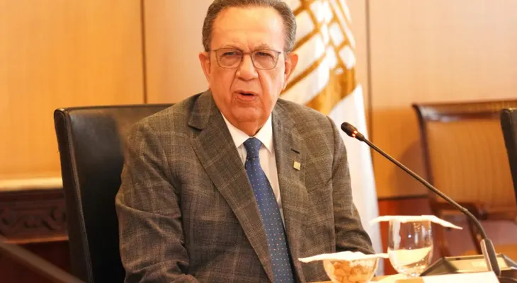 Valdez Albizu analiza con banqueros situación económica ante incertidumbre mundial