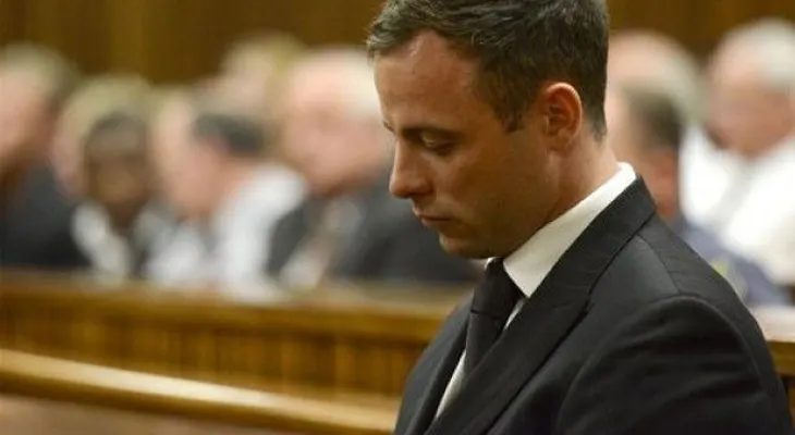 Pistorius sale de cárcel y queda bajo arresto domiciliario