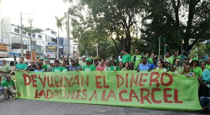 Todos los ladrones deben estar juntos purgando la misma pena