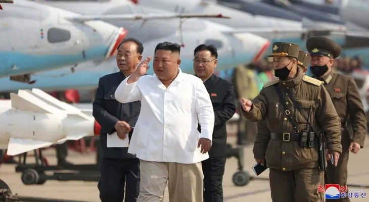 "Si Kim Jong-un está vivo, su estado de salud es grave", dijo una fuente oficial