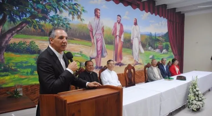 Peralta y monseñor Mejía Vallejo reinauguran centro formación y espiritualidad en SFM