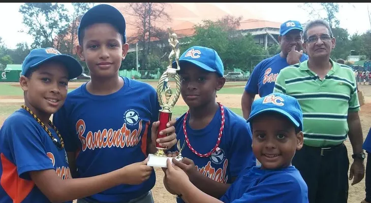 Equipo del Banco Central obtiene tercer lugar torneo béisbol 9-10 años del Distrito