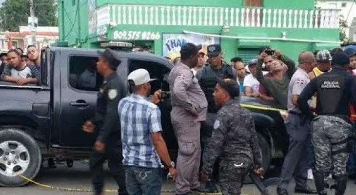 Hombre mata a dos cuando intentaron asaltar a una mujer 