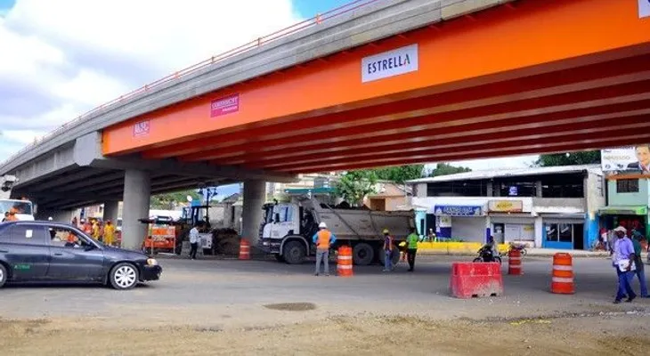 Gobierno avanza construcción de elevado y hospital