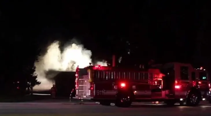 Tres niños y un hombre mueren en incendio deliberado en Chicago
