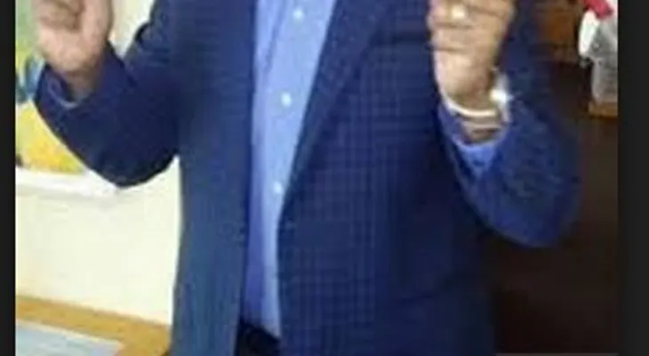 Pedro Martinez llega en avión rotulado con bandera República Dominicana; lo reciben a ritmo de merengue 