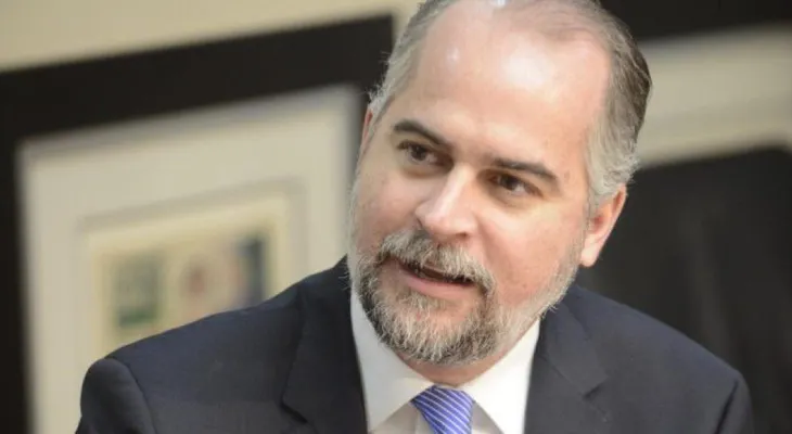 El economista Alejandro Fernández W será designado superintendente de Bancos