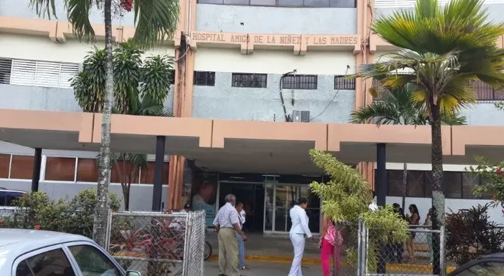 Hospital San Lorenzo de Los Mina entrega bebé a otra madre por error