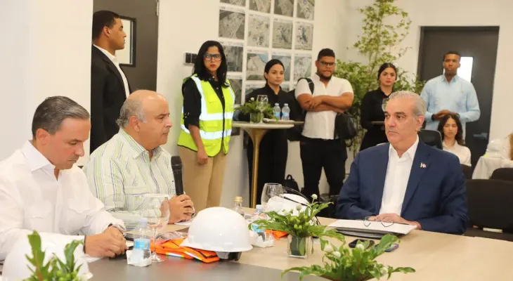 Abinader inspecciona avance central termoeléctrica San Felipe Andrés I en Boca Chica