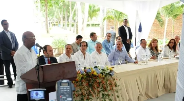 Ministro de Industria y Comercio participa en 50 aniversario Universidad ISA