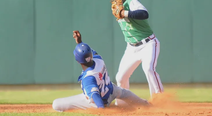 Las Estrellas derrotan 4-0 al Licey 