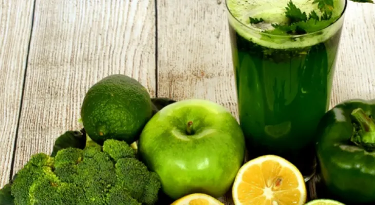 Excelente jugo verde que te ayudará a desintoxicarte para bajar de peso
