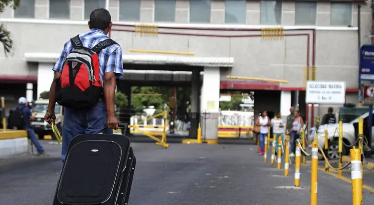 Cientos de colombianos fueron deportados desde Venezuela; cancilleres se reunirán esta semana