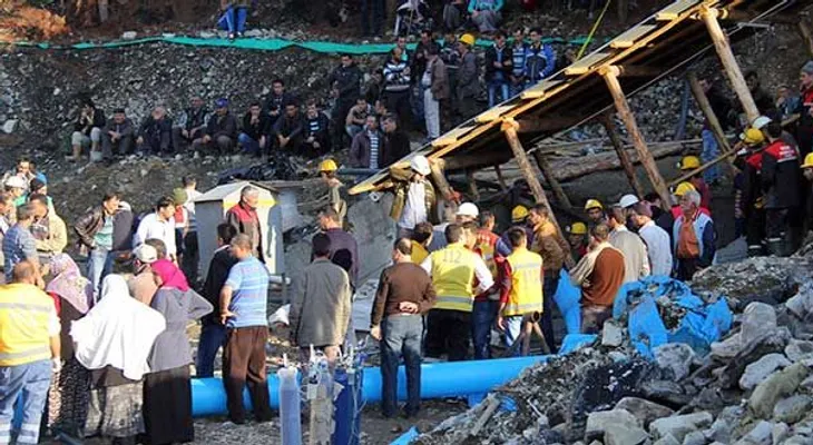 Rescatistas tratan de salvar a 18 mineros atrapados